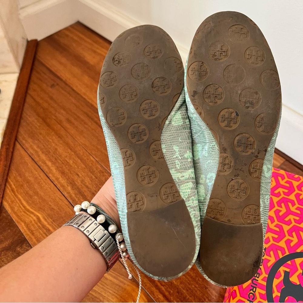 Tory Burch Reva Ballet Flats in Shiny Karung Print Size 8 - Picture 5 of 7